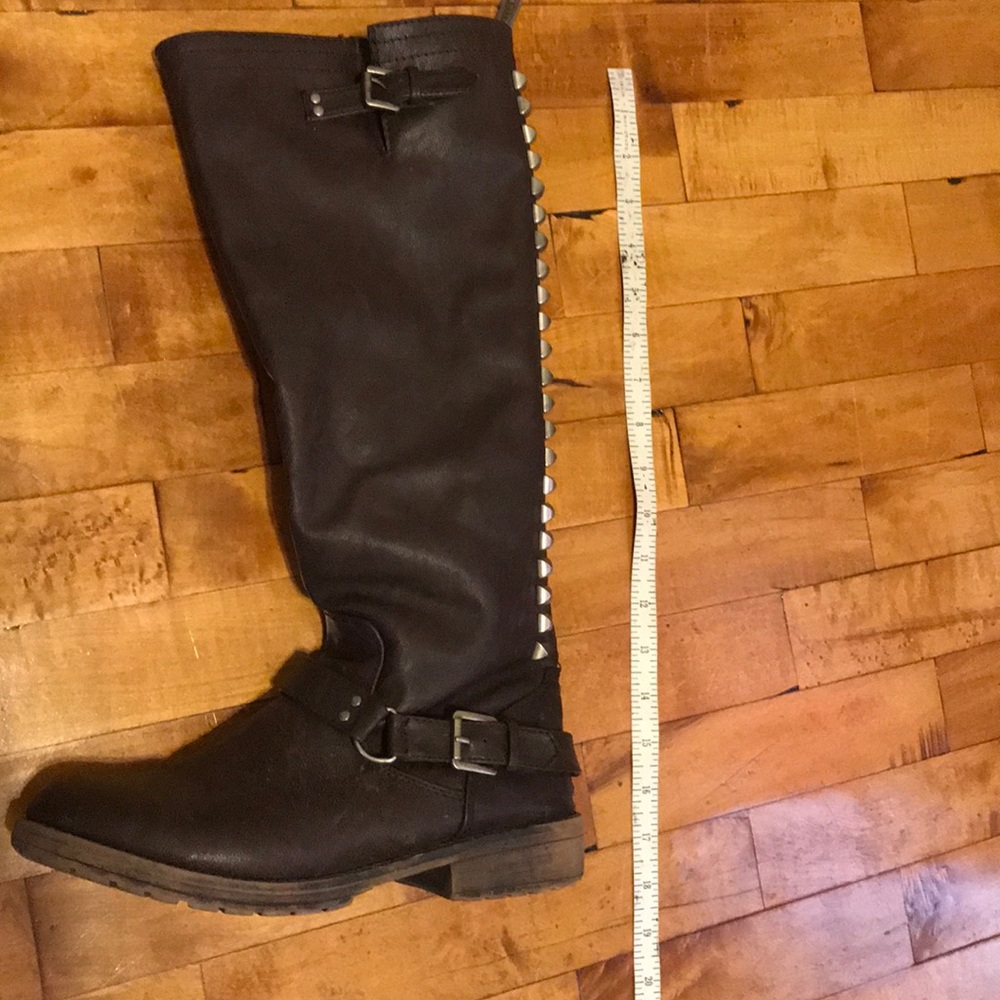 Breckelle’s size 9 tall boot